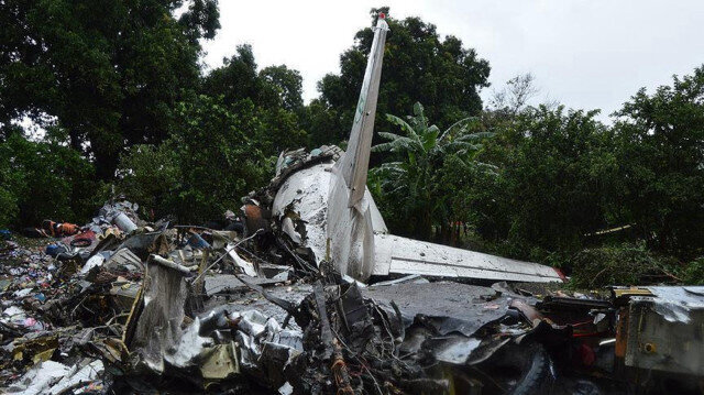 plane crash kills five